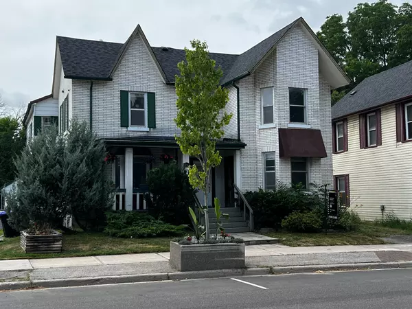 Innisfil, ON L0L 1L0,29 Queen ST #6