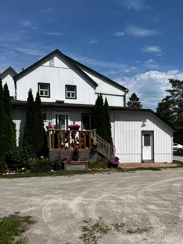 Innisfil, ON L0L 1L0,29 Queen ST #6