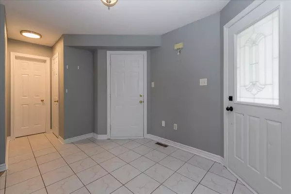 Barrie, ON L4N 0A6,64 Stoneybrook CRES