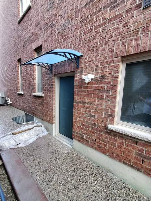 Brampton, ON L7A 4E5,26 Truro CIR
