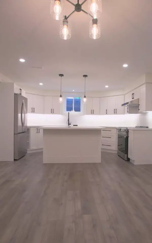 Oakville, ON L6H 0N6,3334 Mintwood Circle CIR #BSMT