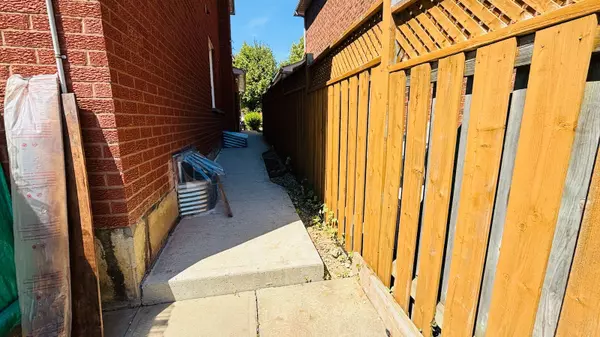 Brampton, ON L6Y 4P1,83 Michigan AVE #Basement
