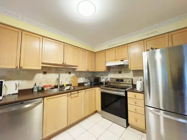 Mississauga, ON L5M 6A9,2955 Thomas ST #53, Upper RM1