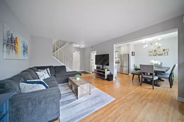 Burlington, ON L7P 1J9,2027 Bluefields DR #2