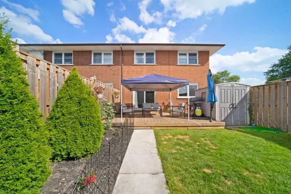 2027 Bluefields DR #2, Burlington, ON L7P 1J9