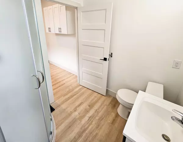 London East, ON N5W 2Z8,857 Dundas ST E #1