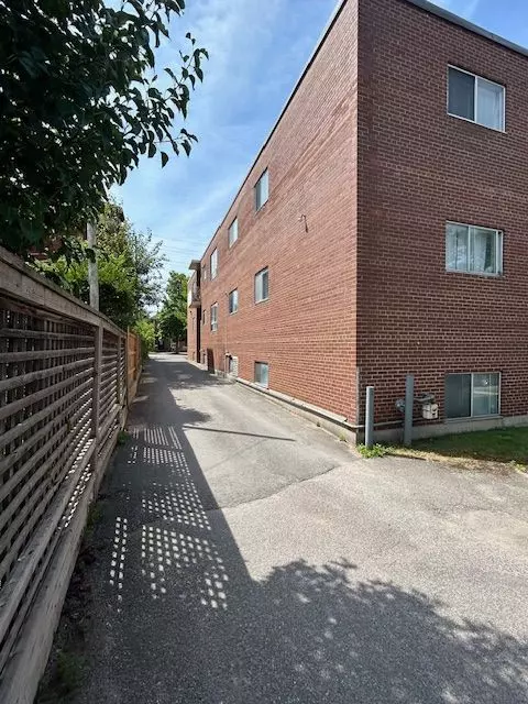 Peterborough Central, ON K9H 2Y9,200 London ST