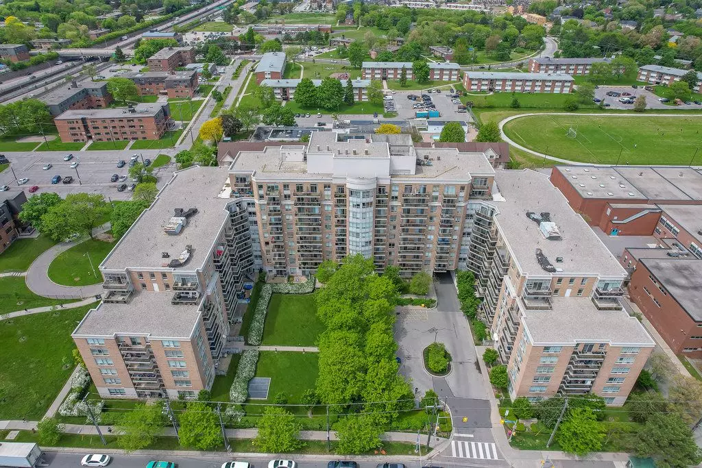 Toronto C04, ON M6A 3E8,650 Lawrence AVE #639