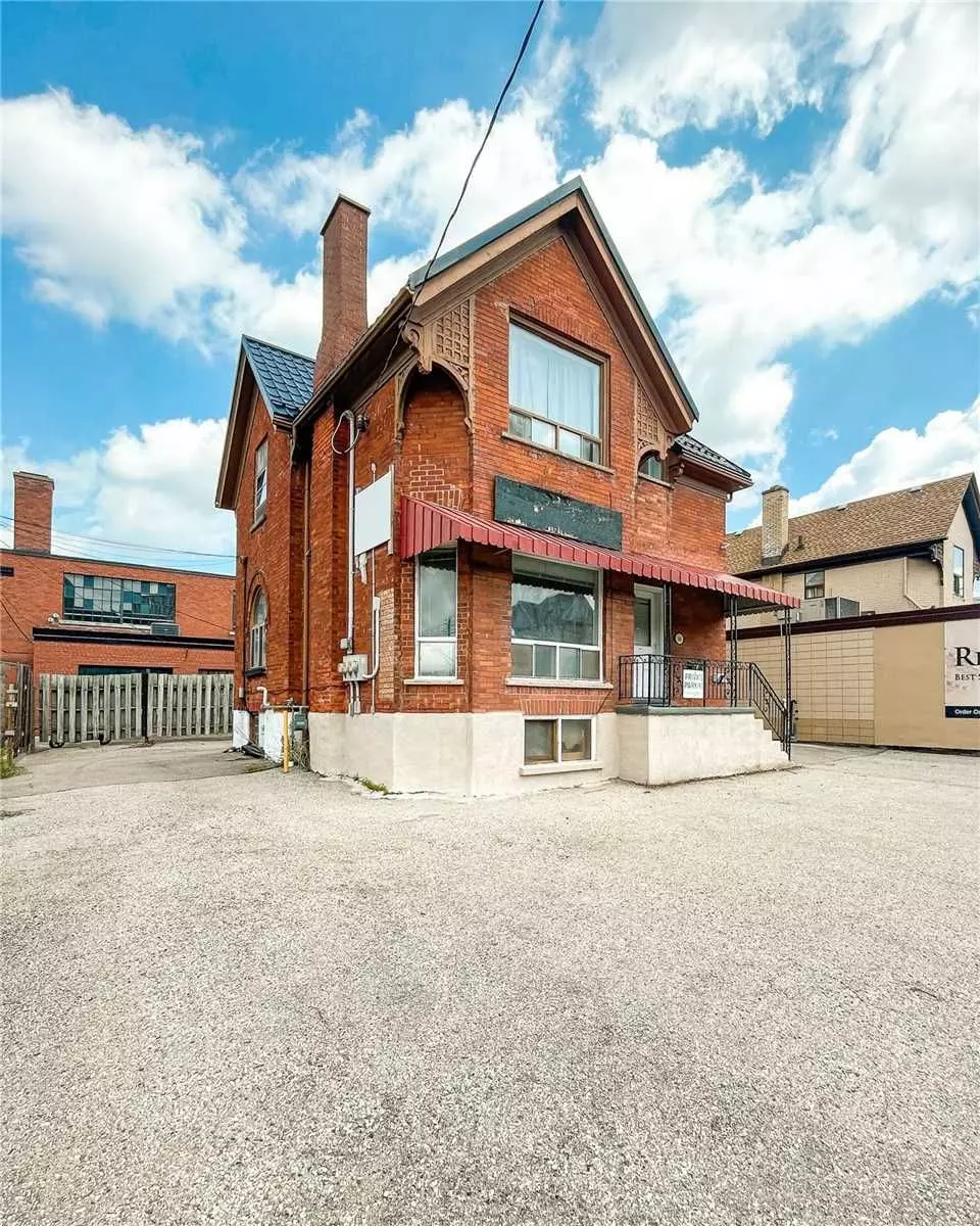 Kitchener, ON N2H 5C6,160 Victoria ST N