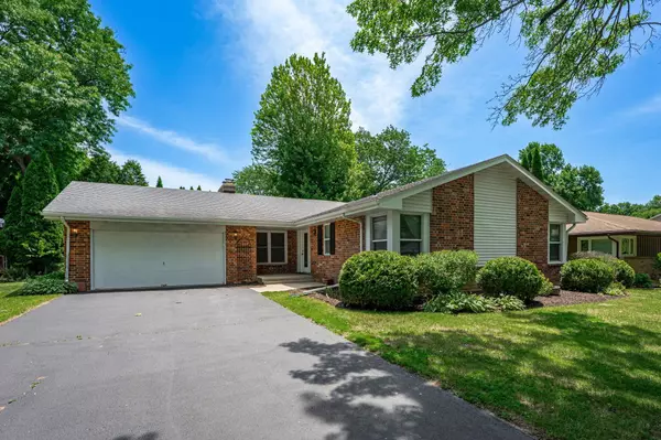 1001 Prestwick Parkway, Rockford, IL 61107