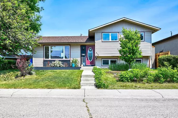416 Penbrooke CRES SE, Calgary, AB T2A 3T7