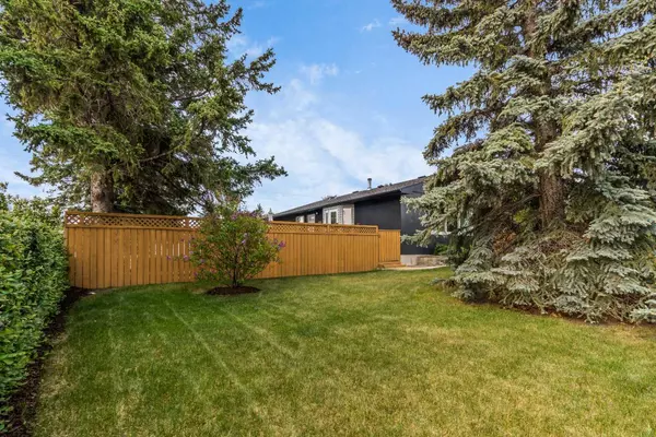 Calgary, AB T2W 0P5,903 Sabrina RD SW