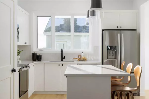 1445 Rangeview DR SE, Calgary, AB T3S 0P8