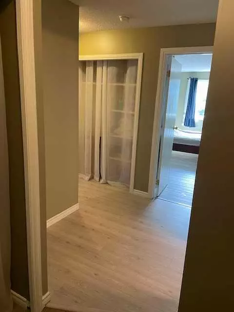 Calgary, AB T2E1P7,110 20 AVE Northeast #102
