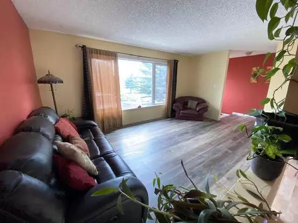 Hinton, AB T7V1L1,121 SUTHERLAND AVE