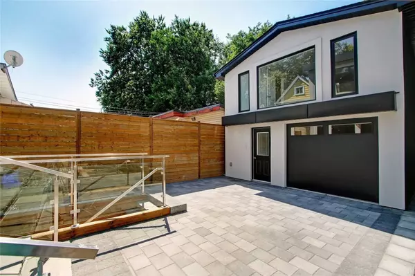 Toronto E03, ON M4J 2Z8,130 Eaton AVE #Garden Suite
