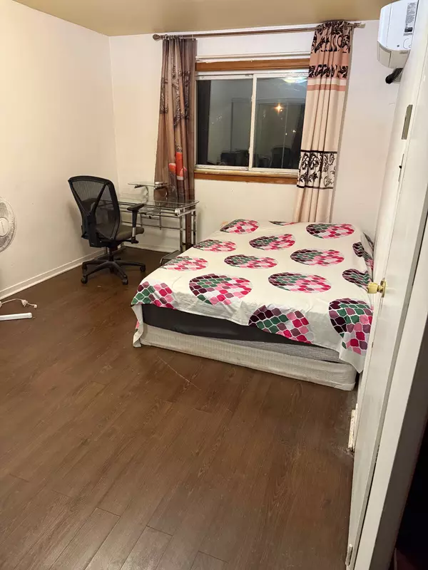 Toronto E04, ON M1K 4N4,81 Glenshephard DR #2nd floor