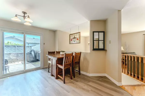 Barrie, ON L4N 7M2,4 Mapleton AVE