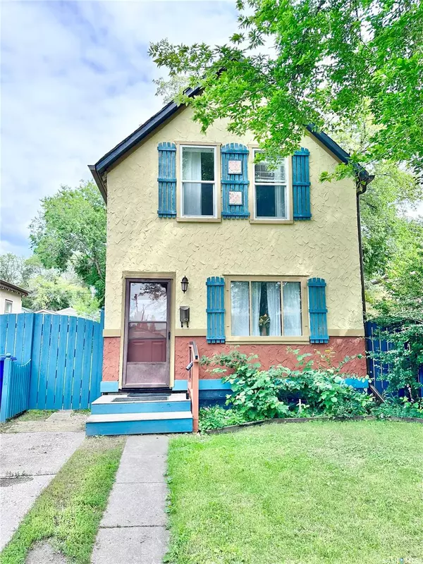 1026 L AVENUE N, Saskatoon, SK S7L 2R8
