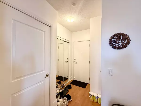 Mississauga, ON L5B 0E1,330 Burnhamthorpe RD W #1807