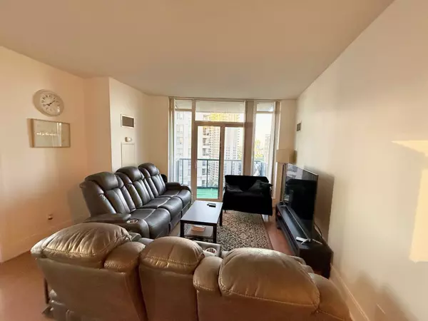 Mississauga, ON L5B 0E1,330 Burnhamthorpe RD W #1807