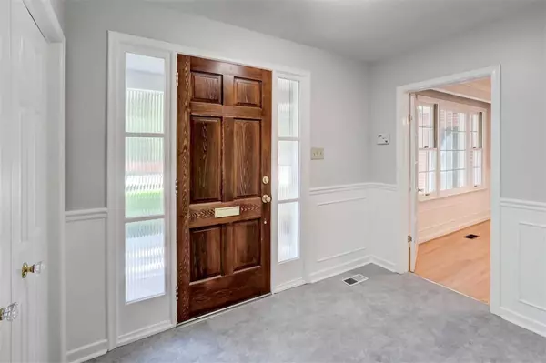 Mississauga, ON L5J 1T3,1493 Birchwood DR
