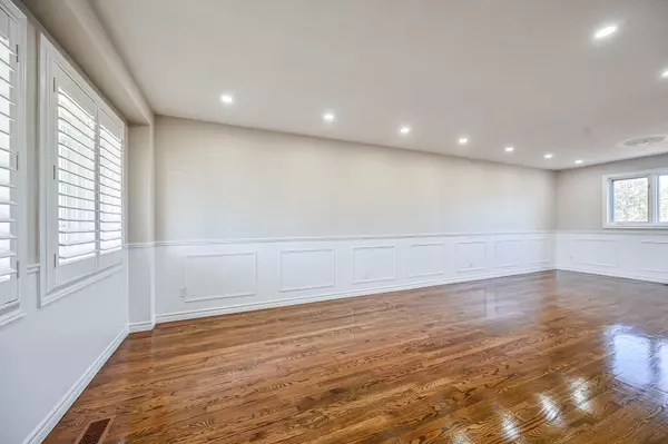 Hamilton, ON L8J 3T7,228 Highland RD W