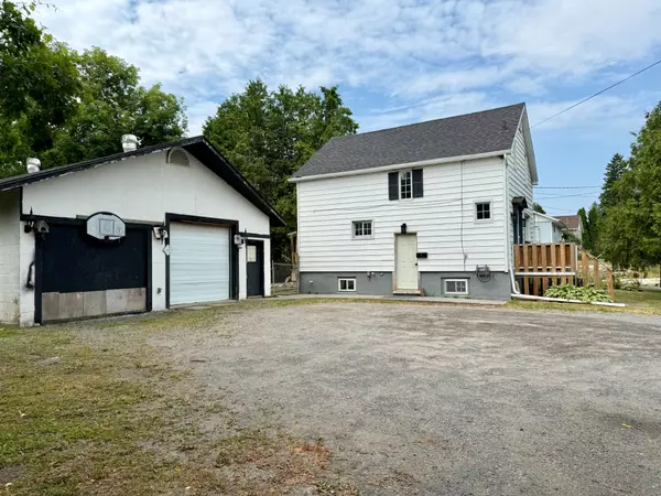 Kingston, ON K7K 2V9,6 Greer ST