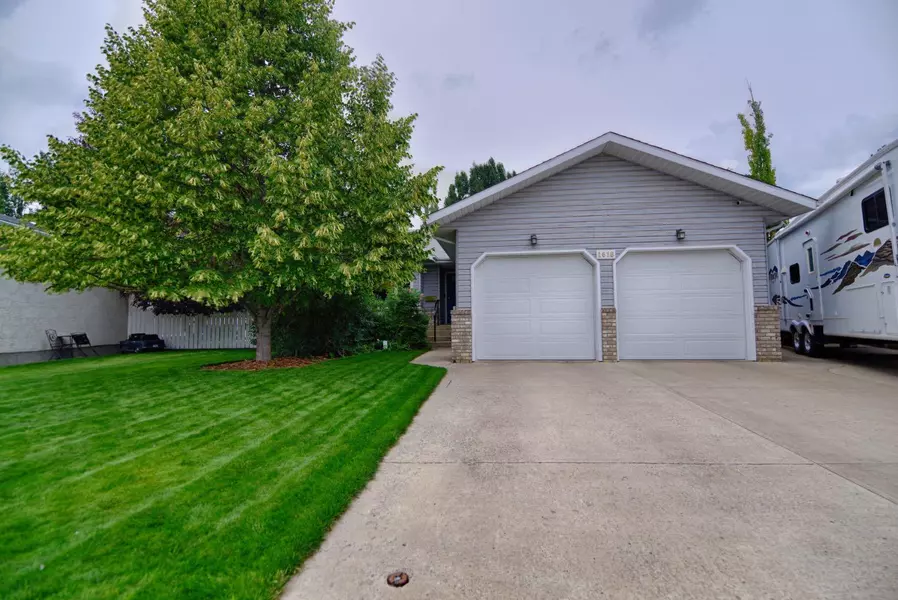 1618 22A ST, Coaldale, AB T1M 1K4