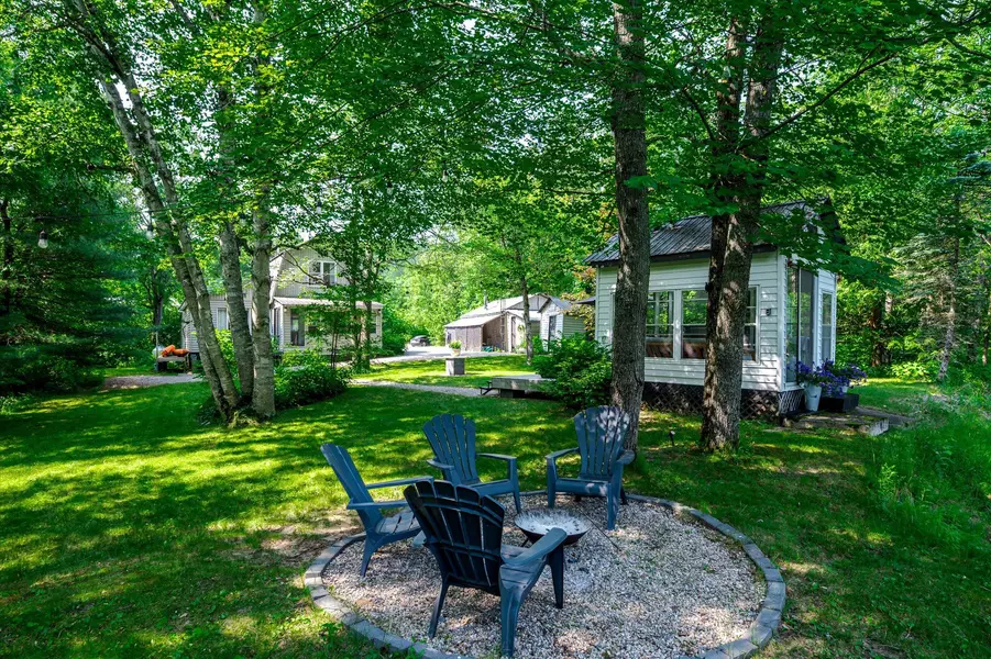 281-A Glory RD, Hastings Highlands, ON K0L 1C0