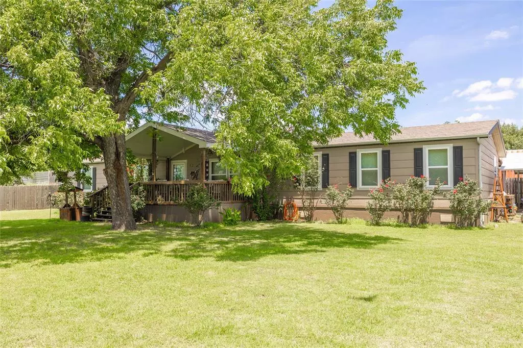De Leon, TX 76444,201 W Bivar Avenue