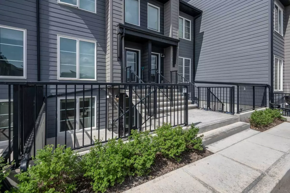Calgary, AB T3L 0H5,260 Rowley WAY NW #108