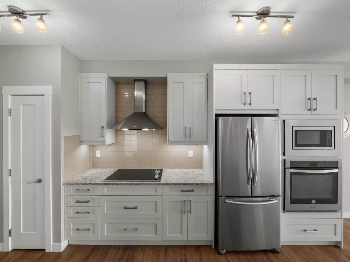 Calgary, AB T2X 4E3,10 Walgrove WALK Southeast #302