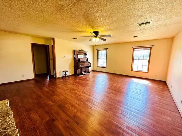 Mount Vernon, TX 75457,318 County Road Se 4265