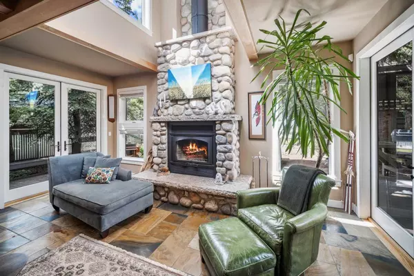 Canmore, AB T1W 2L6,140 Rundle CRES