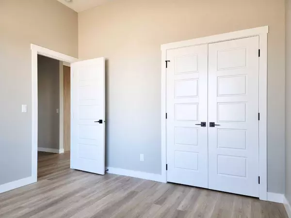 Claresholm, AB T0L0T0,24 Tamarack RD East