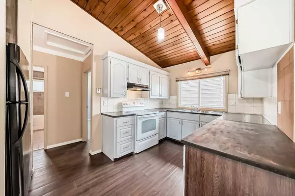 Calgary, AB T2J0T3,211 Allan CRES Southeast