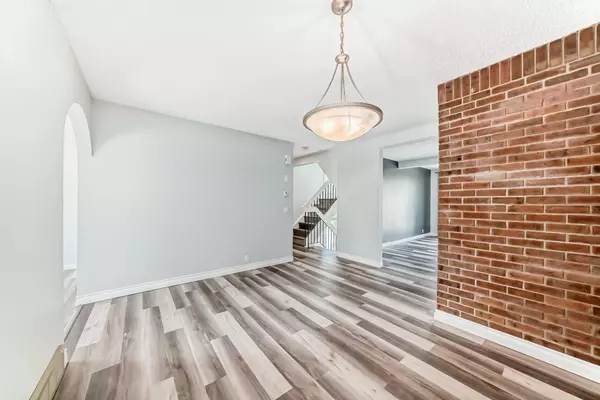 Calgary, AB T3B 5C1,391 Point Mckay GDNS NW