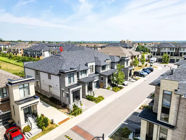 82 Donald Fleming WAY, Whitby, ON L1R 0N8