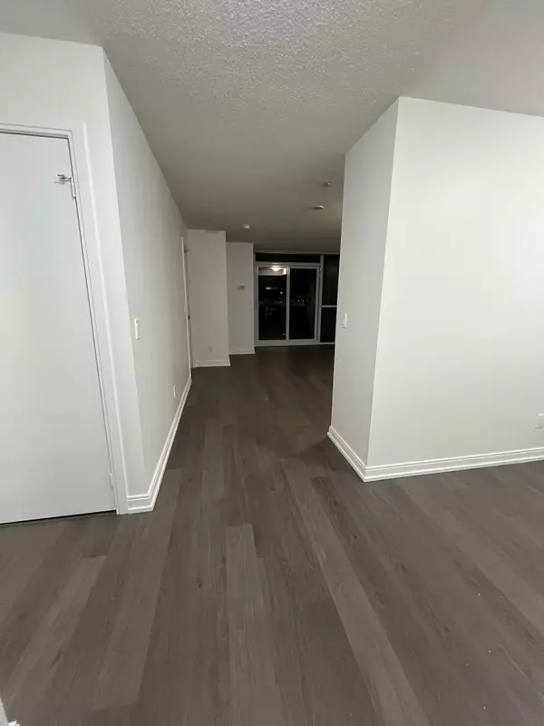 Toronto E07, ON M1S 0L7,255 Village Green SQ #2006