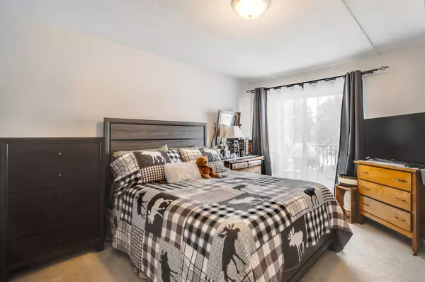 Tiny, ON L9M 0H1,333 LAFONTAINE RD W #310