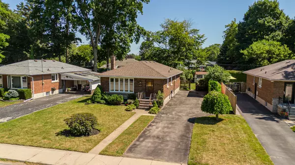 Burlington, ON L7R 2Y9,657 Ashley AVE