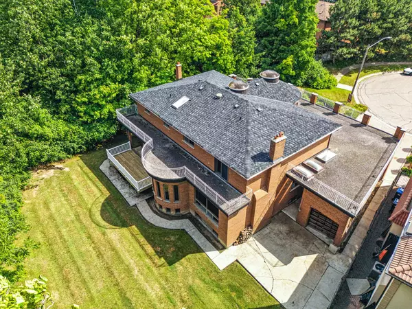 Mississauga, ON L4W 3Y7,1998 Beechknoll CT