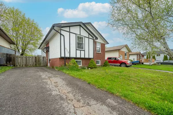 453 Crystal DR, Peterborough South, ON K9J 8L3