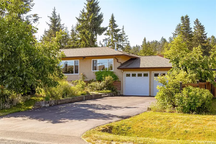 1961 Hovey Rd, Central Saanich, BC V8M 1V8