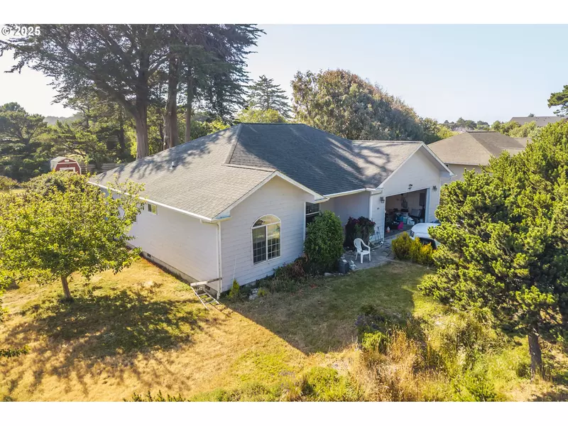 55066 EDISON AVE, Bandon, OR 97411