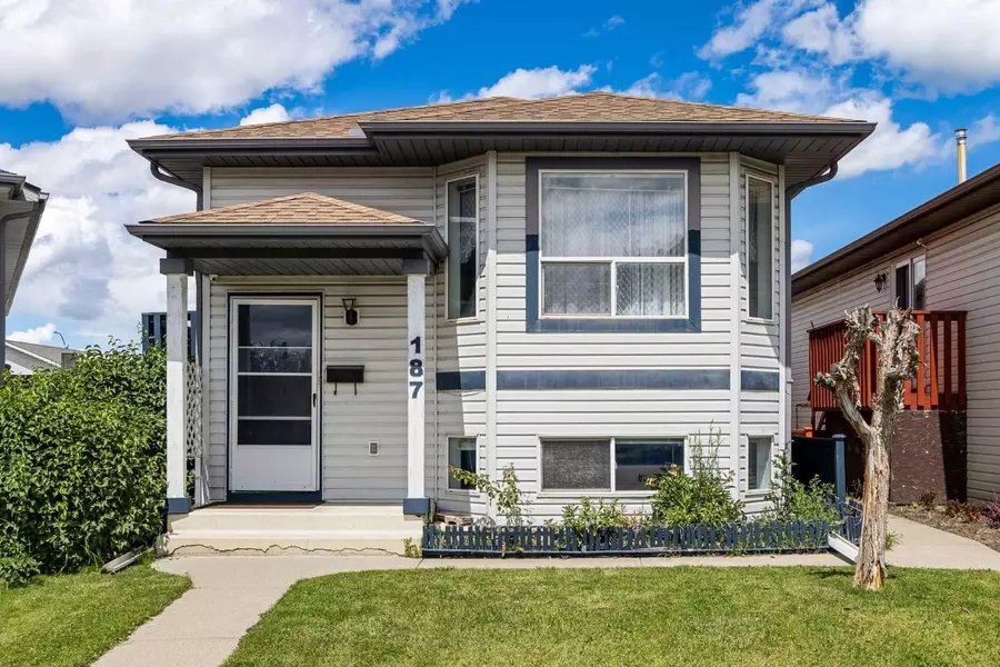 187 Applebrook CIR SE, Calgary, AB T2A7T3