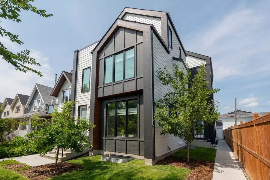 136 21 AVE Northeast #2, Calgary, AB T2E1S2