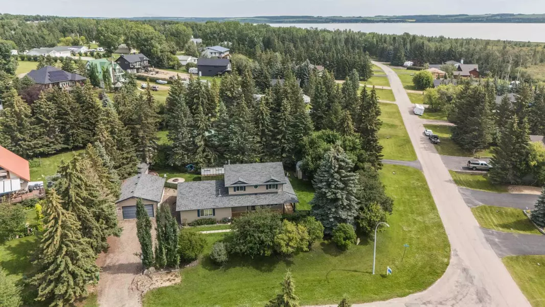 30 Lakeview Drive, Rural Ponoka County, AB T0C 2J0