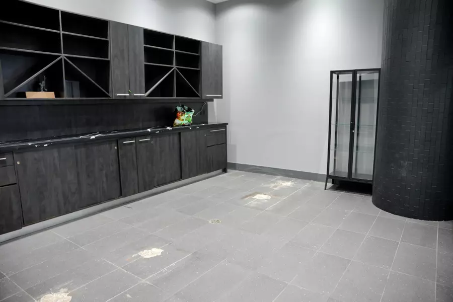 1 Hurontario ST #1, Mississauga, ON L5G 0A3